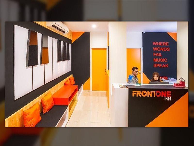 Front One Inn Muntilan Ngoại thất bức ảnh